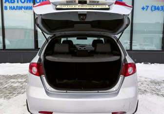 Подержанный автомобиль Chevrolet Lacetti Hatchback 2012 года (18 фото)