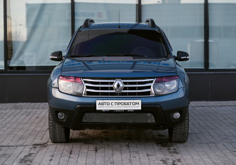 Подержанный автомобиль Renault Duster 2015 года (8 фото)
