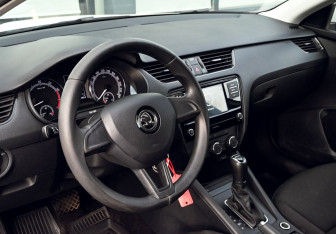 Подержанный автомобиль Skoda Octavia Liftback 2020 года (13 фото)