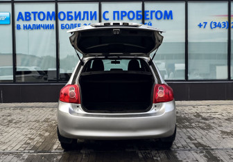 Подержанный автомобиль Toyota Auris Hatchback 2008 года (19 фото)