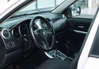Подержанный автомобиль Suzuki Grand Vitara 2011 года (9 фото)