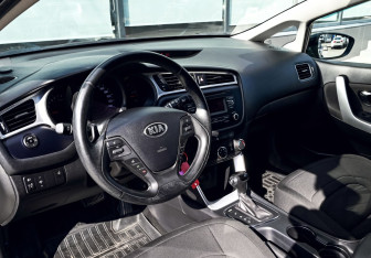 Подержанный автомобиль Kia Ceed Hatchback 2018 года (18 фото)