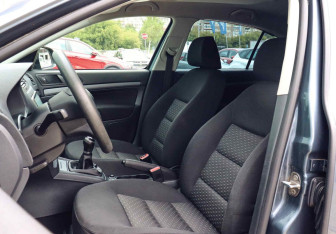 Подержанный автомобиль Skoda Octavia Liftback 2011 года (14 фото)