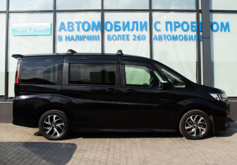 Подержанный автомобиль Honda Stepwgn 2017 года (6 фото)