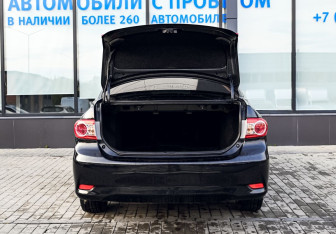 Подержанный автомобиль Toyota Corolla Sedan 2010 года (21 фото)