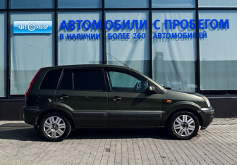 Подержанный автомобиль Ford Fusion 2007 года (6 фото)