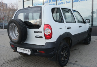 Подержанный автомобиль Chevrolet Niva 2015 года (5 фото)