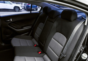 Подержанный автомобиль Kia Cerato Sedan 2013 года (17 фото)