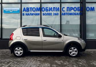 Подержанный автомобиль Renault Sandero 2012 года (6 фото)