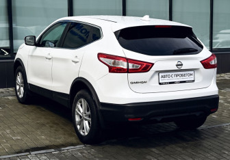 Подержанный автомобиль Nissan Qashqai 2017 года (3 фото)