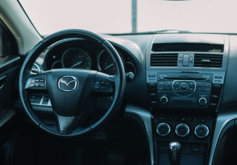 Подержанный автомобиль Mazda 6 Sedan 2010 года (10 фото)