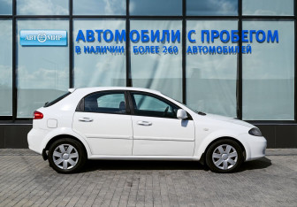 Подержанный автомобиль Chevrolet Lacetti Hatchback 2012 года (6 фото)