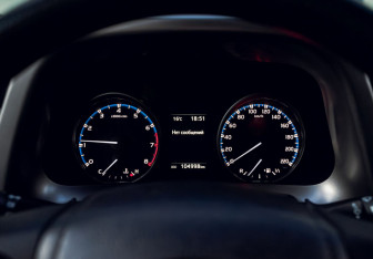 Подержанный автомобиль Toyota RAV4 2018 года (9 фото)