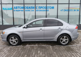 Подержанный автомобиль Mitsubishi Lancer Sedan 2008 года (2 фото)