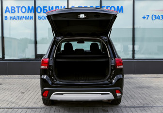 Подержанный автомобиль Mitsubishi Outlander 2019 года (20 фото)