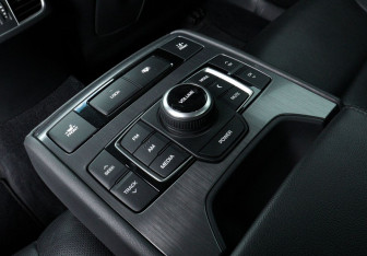 Подержанный автомобиль Genesis G80 2017 года (22 фото)