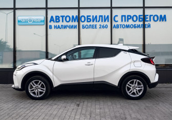 Подержанный автомобиль Toyota C-HR 2019 года (2 фото)
