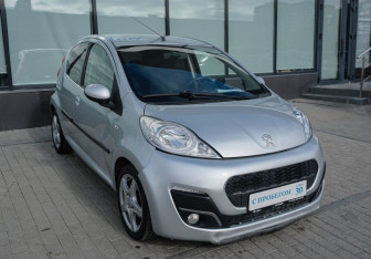 Подержанный автомобиль Peugeot 107 2012 года (7 фото)