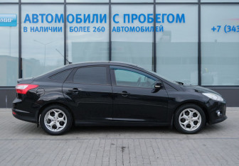 Подержанный автомобиль Ford Focus Sedan 2011 года (6 фото)