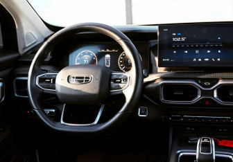 Подержанный автомобиль Geely Okavango 2022 года (21 фото)