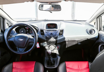 Подержанный автомобиль Ford Fiesta Hatchback 2008 года (10 фото)