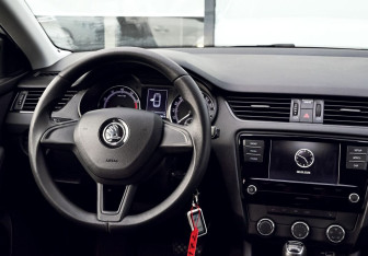 Подержанный автомобиль Skoda Octavia Liftback 2020 года (16 фото)