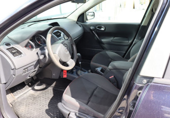 Подержанный автомобиль Renault Megane Sedan 2007 года (17 фото)