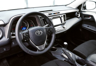 Подержанный автомобиль Toyota RAV4 2014 года (9 фото)