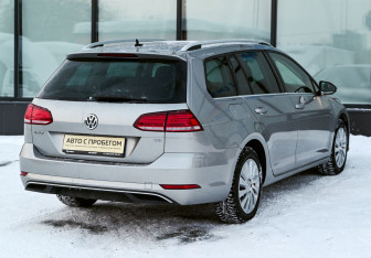 Подержанный автомобиль Volkswagen Golf Wagon 2018 года (5 фото)