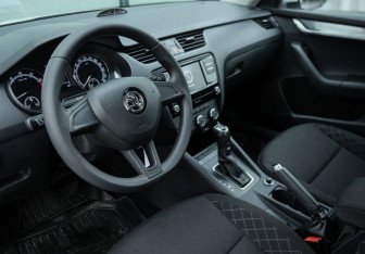Подержанный автомобиль Skoda Octavia Liftback 2020 года (9 фото)