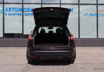 Подержанный автомобиль Nissan Qashqai 2014 года (23 фото)