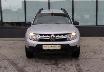 Подержанный автомобиль Renault Duster 2015 года (8 фото)