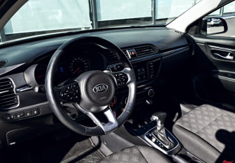 Подержанный автомобиль Kia Rio Sedan 2020 года (13 фото)
