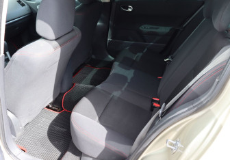 Подержанный автомобиль Renault Megane Sedan 2007 года (15 фото)