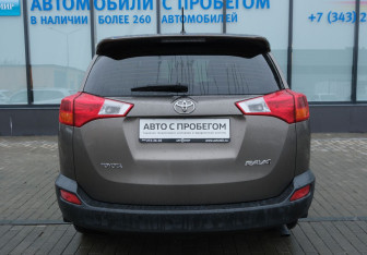 Подержанный автомобиль Toyota RAV4 2013 года (4 фото)