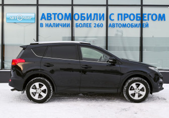 Подержанный автомобиль Toyota RAV4 2014 года (6 фото)