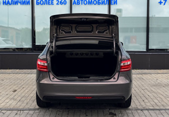 Подержанный автомобиль LADA (ВАЗ) Vesta Sedan 2019 года (19 фото)