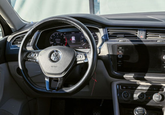 Подержанный автомобиль Volkswagen Tiguan 2018 года (17 фото)