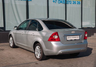 Подержанный автомобиль Ford Focus Sedan 2008 года (3 фото)