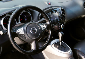Подержанный автомобиль Nissan Juke 2011 года (16 фото)