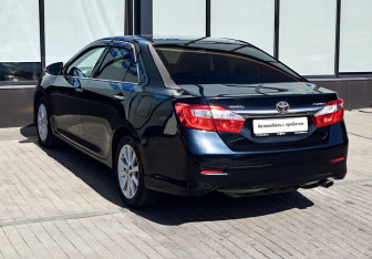 Подержанный автомобиль Toyota Camry Sedan 2013 года (3 фото)