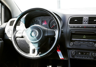 Подержанный автомобиль Volkswagen Polo Sedan 2012 года (18 фото)