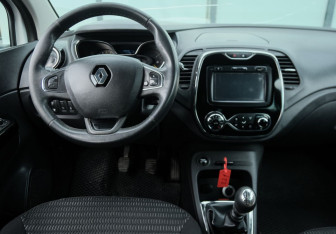 Подержанный автомобиль Renault Kaptur 2016 года (10 фото)