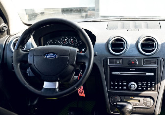 Подержанный автомобиль Ford Fusion 2007 года (17 фото)