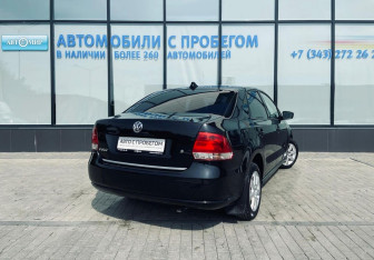 Подержанный автомобиль Volkswagen Polo Sedan 2013 года (5 фото)