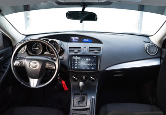 Подержанный автомобиль Mazda 3 Hatchback 2012 года (12 фото)