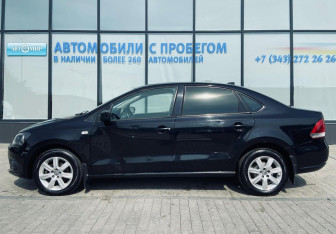 Подержанный автомобиль Volkswagen Polo Sedan 2013 года (2 фото)