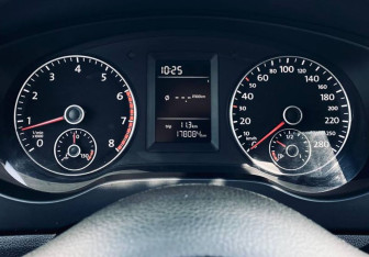 Подержанный автомобиль Volkswagen Jetta Sedan 2014 года (18 фото)