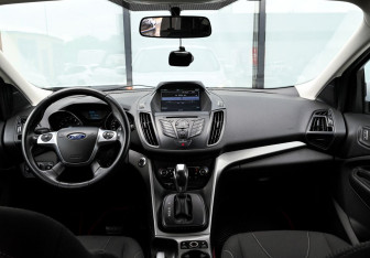 Подержанный автомобиль Ford Kuga 2014 года (18 фото)