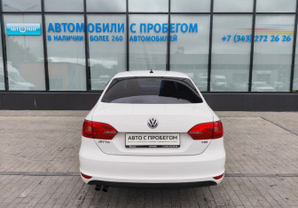 Подержанный автомобиль Volkswagen Jetta Sedan 2013 года (4 фото)